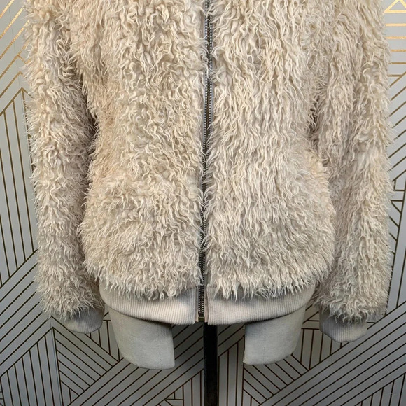Chaser Faux Fur Lamby‎ Bomber Jacket in Cream - Picture 4 of 12